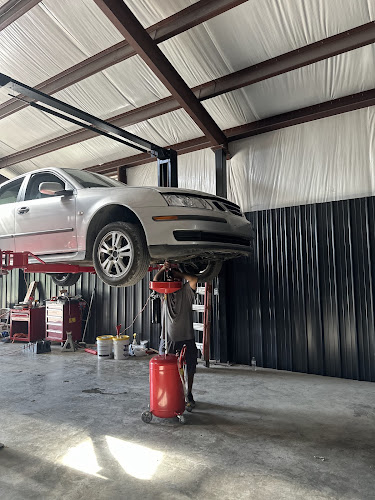Fernandez Car Mechanic - Essential