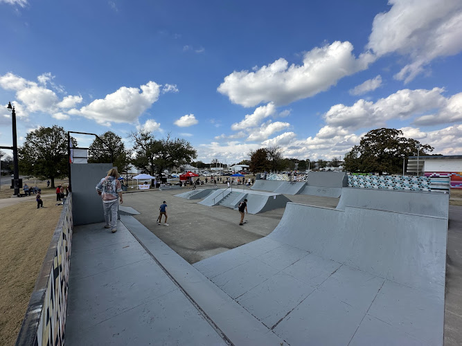 Rogers Skate & Splash Park & Rail Line Trailhead
